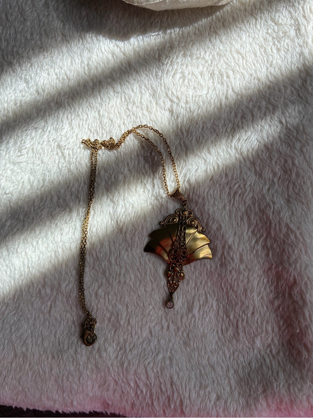Gold Tone Decorative Fan Pendant Necklace - Women Jewelry